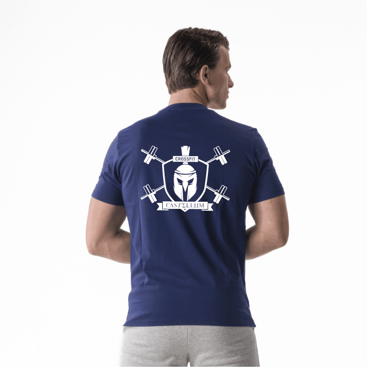 Donkerblauw T-shirt met het Castellum schildlogo groot op de rug